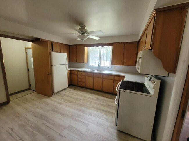 Building Photo - 2232 Thistlewood Dr