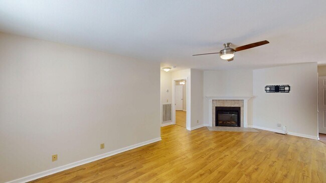 Building Photo - Spacious 3 Bedroom Home in Ashland City!