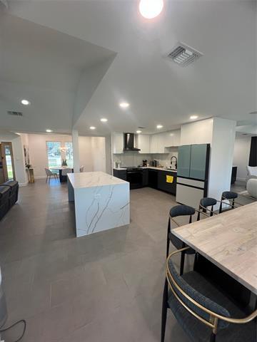 Building Photo - 1007 Kingston Dr