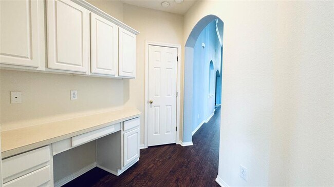 Building Photo - 3218 Oak Cliff Ln