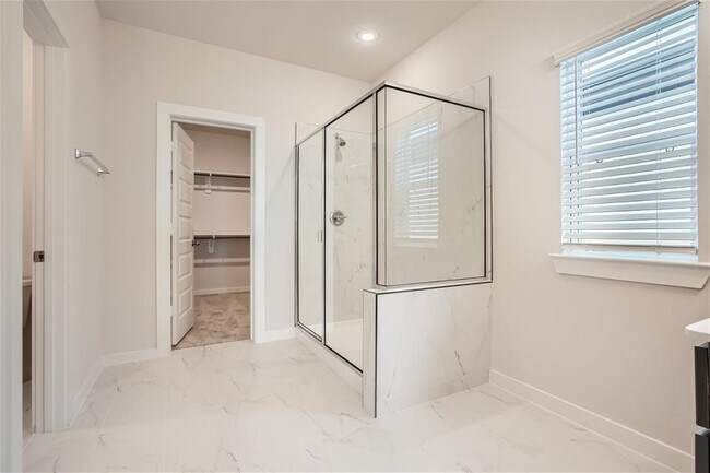 Building Photo - 33115 Oak Hts Pl