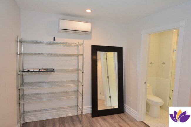 Building Photo - 5955 Hillview Park Ave