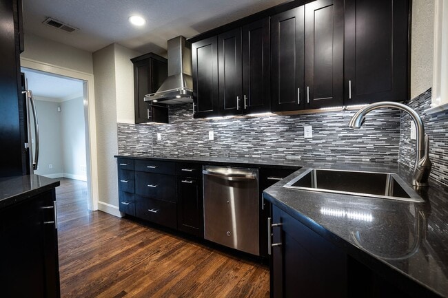 Building Photo - 49SW1105