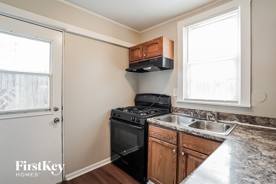 Building Photo - 113 N Metropolitan Ave