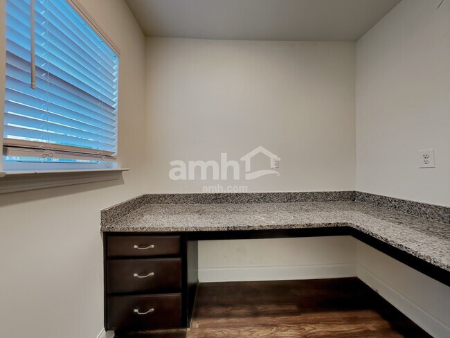 Building Photo - 111 Fairway Crossing Way