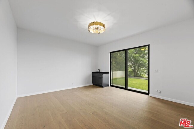 Building Photo - 105 Sequoia Dr