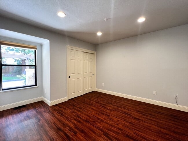 Building Photo - 39 Fountain Grove Cir