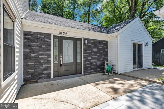 Building Photo - 1836 Ralston Pl