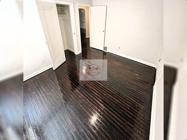 Building Photo - Charming 3-Bedroom Home in Vibrant Detroit...
