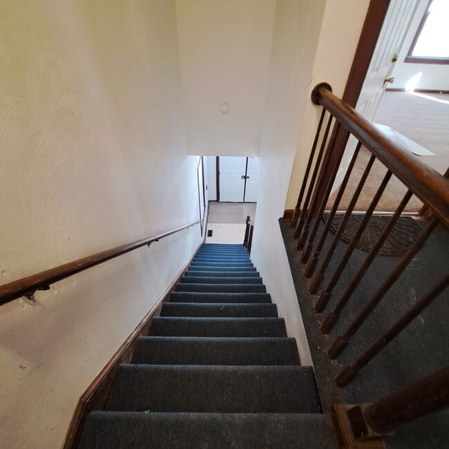 Building Photo - 708 DINWID