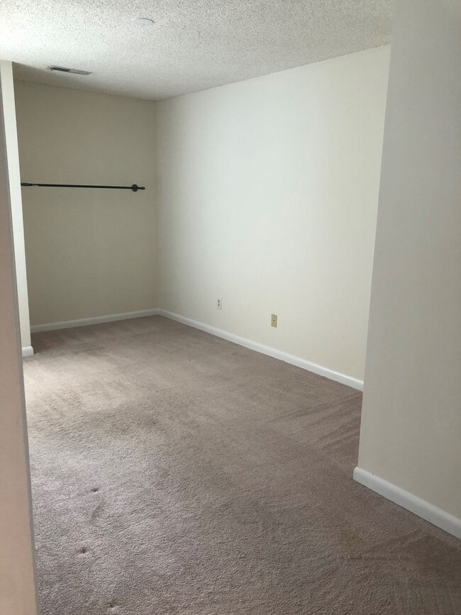 Building Photo - 1 Bedroom Condo in Lake Vista