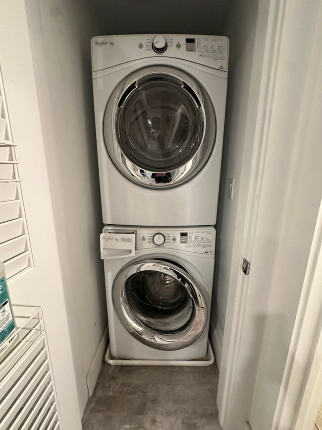 Building Photo - 1 Bedroom, 2 Bath Condo