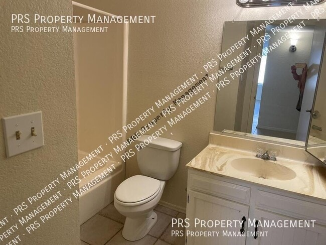 Building Photo - 1532 E El Parque Dr