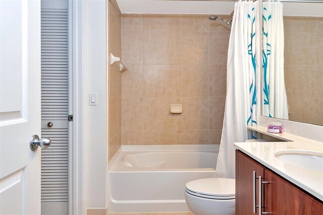 Building Photo - 2421 NE 65th St