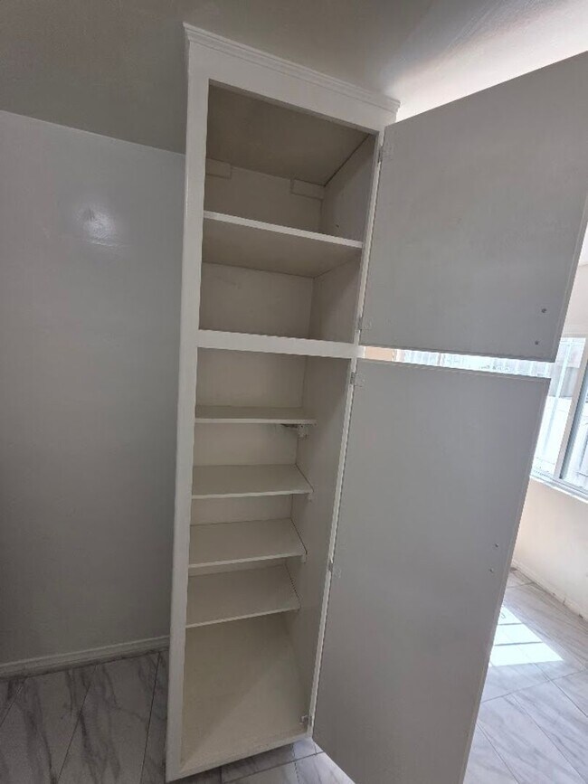 Building Photo - 1 BD 1 BA CONDO IN DOWNTOWN LONG BEACH W/ MOVE IN SPECIAL