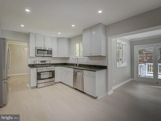 Building Photo - 6812 Landor Ln