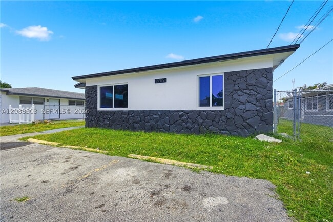 Building Photo - 2209 SW 61st Ave