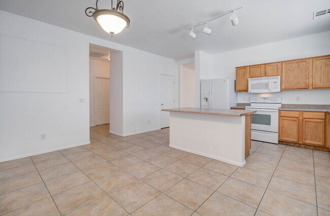 Building Photo - 4836 S Summit Ct