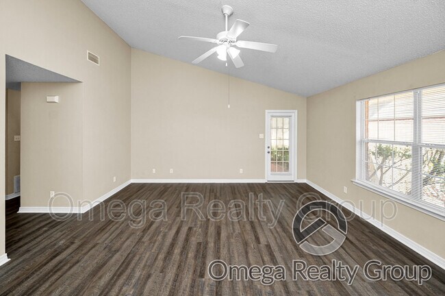 Building Photo - 2672 Rosebud Dr E