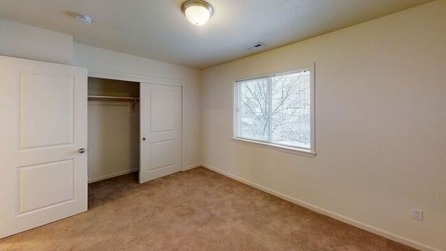 Building Photo - Now Showing- Charming 3-Bedroom Townhome in Lively Lents Neighborhood - Your New Home Awaits!