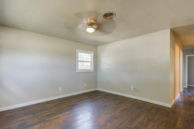 Building Photo - 1702 E 2nd St