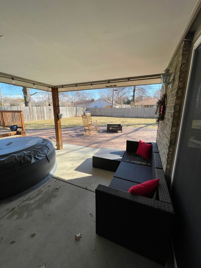 Building Photo - 5801 E Rockhill St