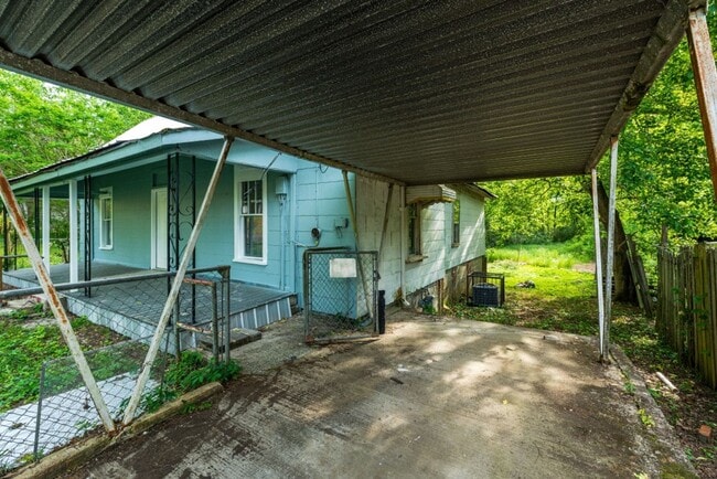 Building Photo - Move-In Ready House for Rent in Talladega!...