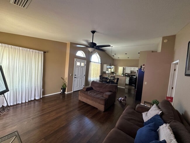 Building Photo - Beautiful two bedroom two bathroom contact...