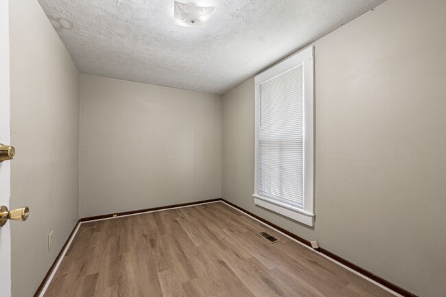 Building Photo - 1357 Park St