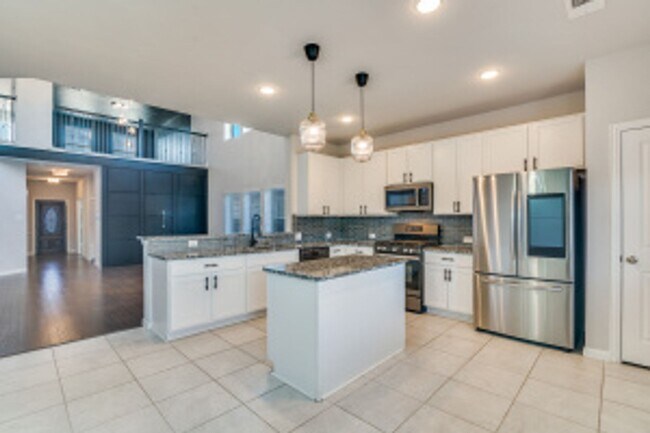 Building Photo - Beautiful 4/2.5 in Forney - like new!