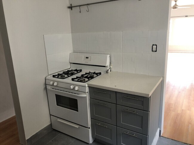 Kitchen - 354 N Ogden Dr