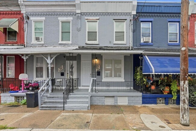 Building Photo - 2411 W Oakdale St