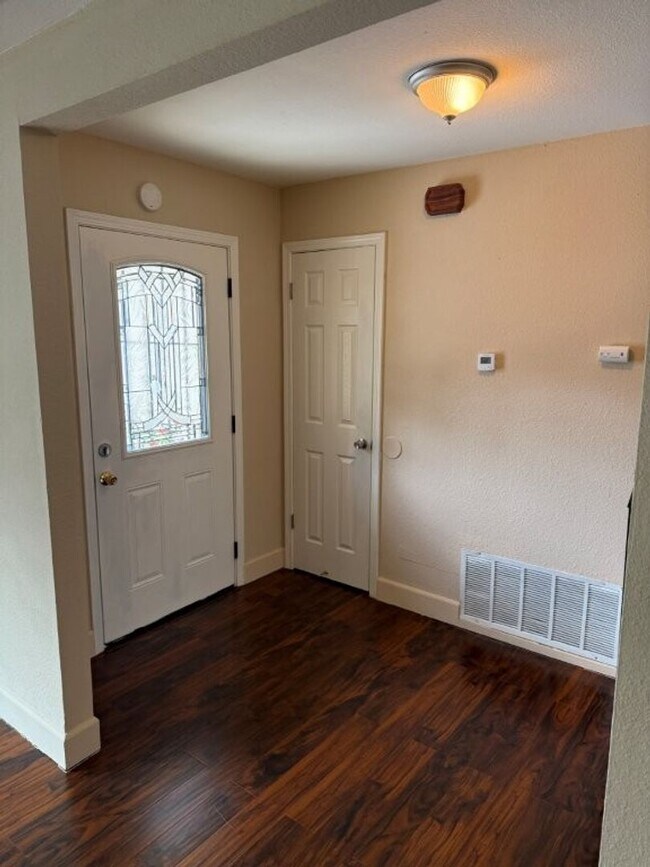 Building Photo - Unique 5 Bedroom 2 Story w/ Solar Suisun *...