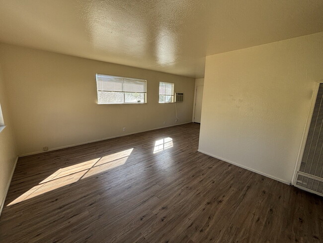 Building Photo - Tidy duplex in Diamond Springs close to shopping and Placerville!