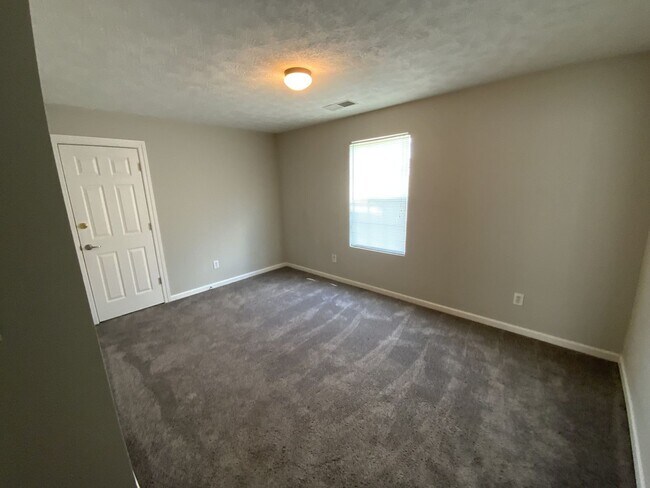 Building Photo - Great rental home near MTSU!