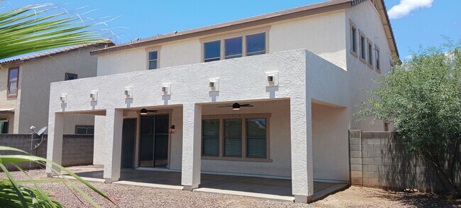 Building Photo - 3 Bed / 2 Bath with Loft