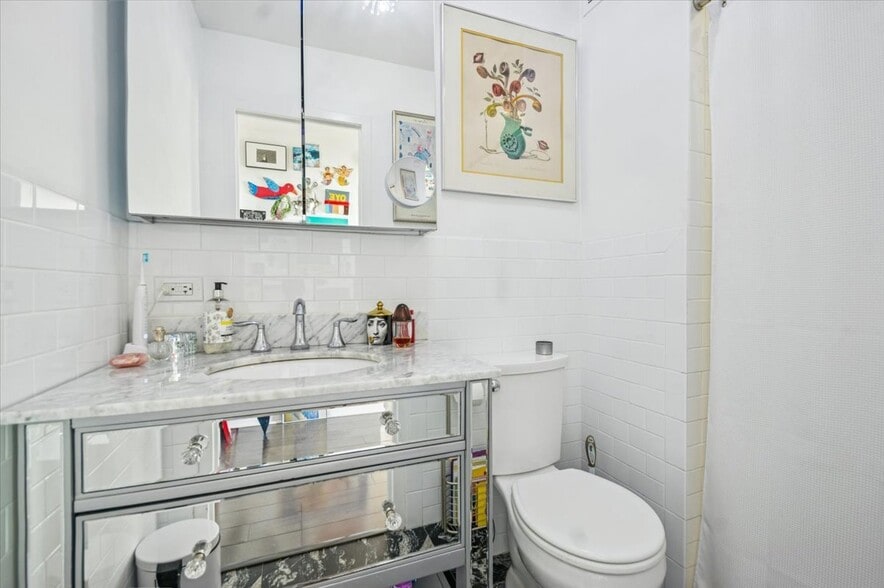 Building Photo - 3600 N Lake Shore Dr