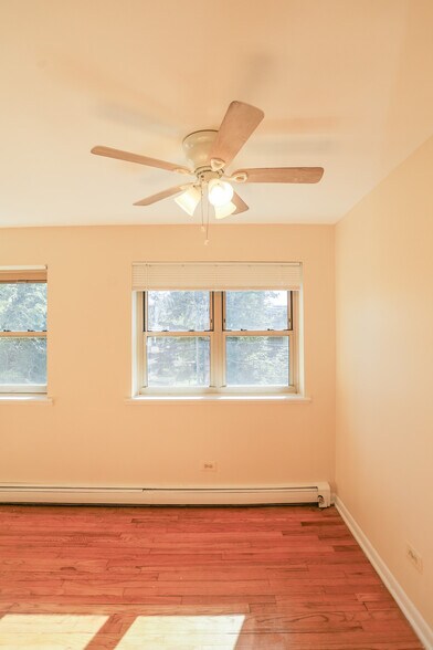 Building Photo - 509 W Briar Pl