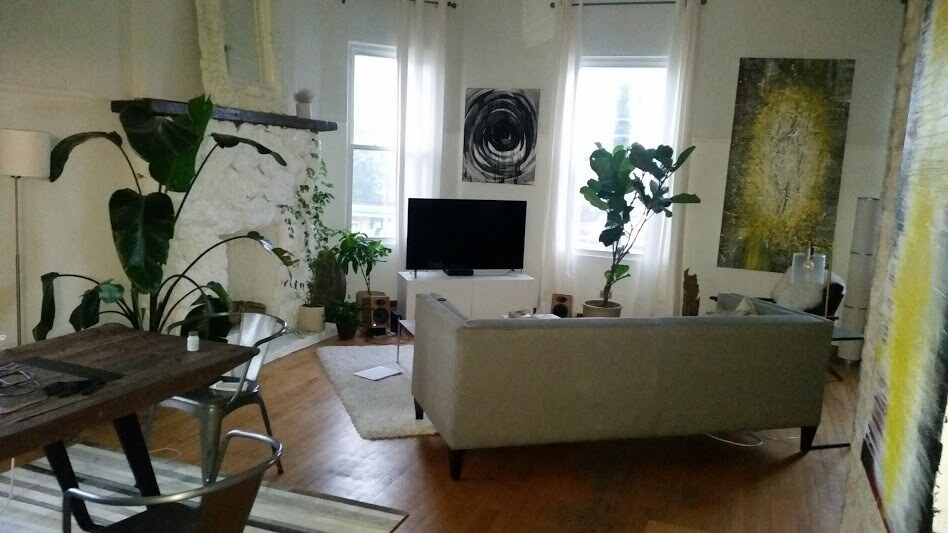 Building Photo - 2350 W Augusta Blvd