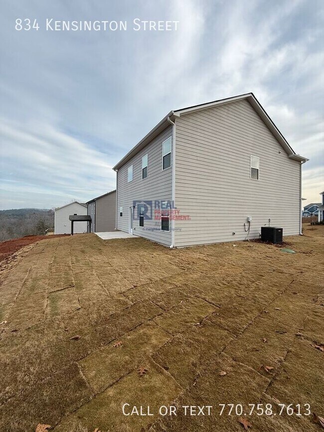 Building Photo - 834 Kensington St