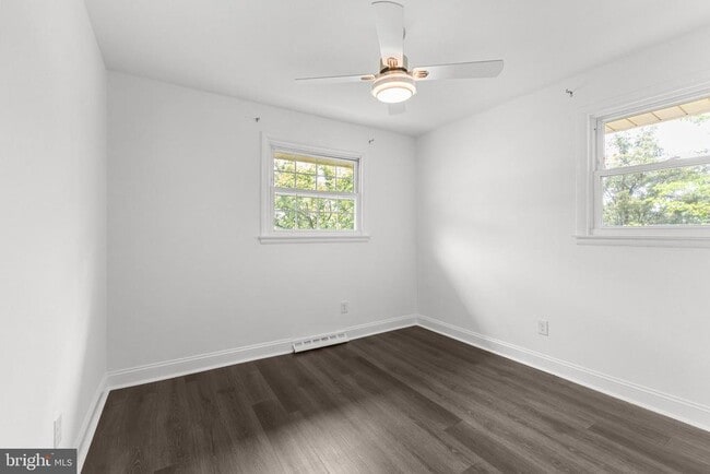 Building Photo - 215 Dolores Dr