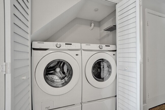Building Photo - 9913 NW 57th Manor