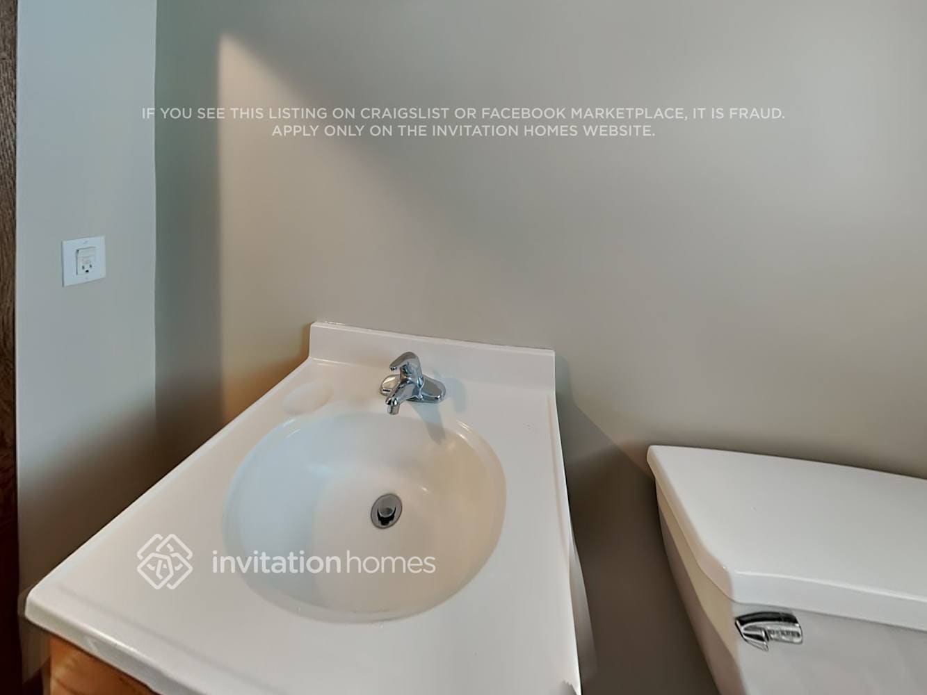 Building Photo - 3612 Commodore Dr