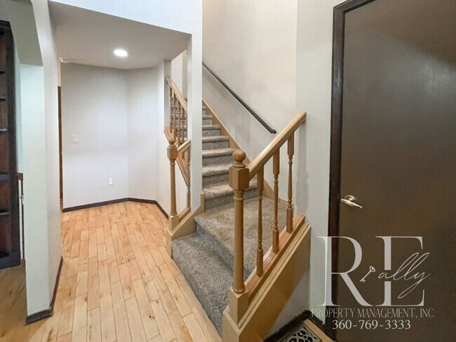 Building Photo - Stunning 3-Bedroom Home with Vaulted Ceilings, RV Parking & Fenced Yard!