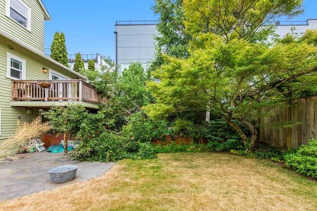 Building Photo - 5Bd/2Ba Seattle Home