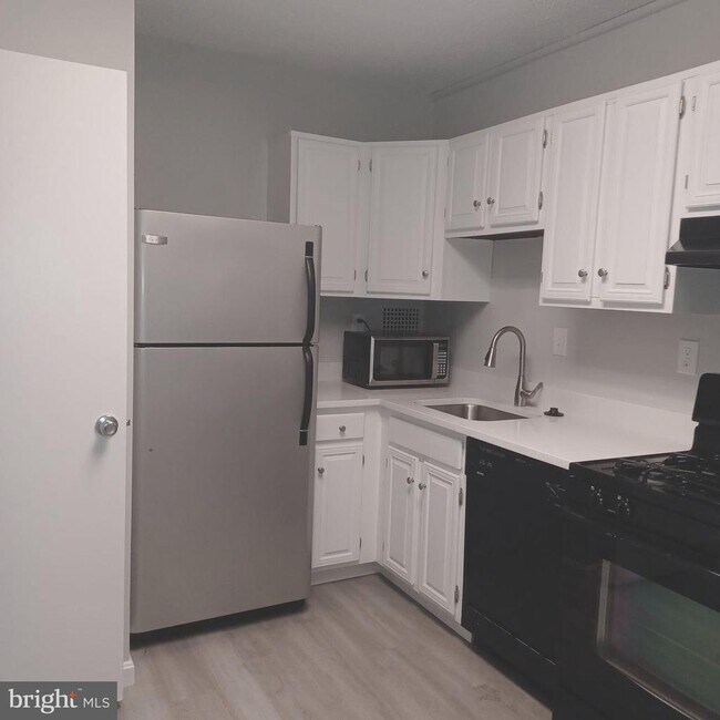 Building Photo - 3701 S George Mason Dr