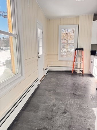 Building Photo - 121 Newton St