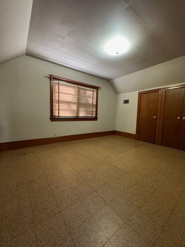 Building Photo - 1508 E Holly St