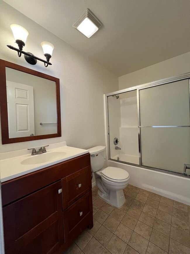 Building Photo - Upgraded 2+2 w/in-unit laundry + water + t...