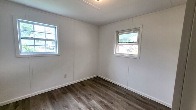 Building Photo - Two Bedroom Duplex apt for Rent: Two Weeks...